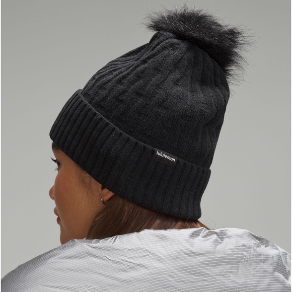 NWT Lululemon Women’s Cable Knit Pom Beanie Black - Picture 2 of 9